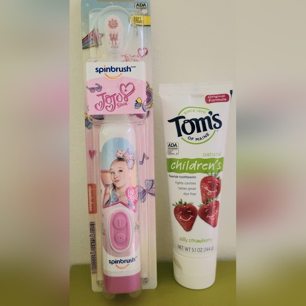 JoJo Siwa Spinbrush and Tom's of Maine Children's Toothpaste Set